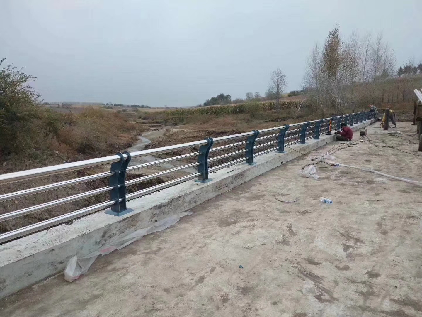 不銹鋼復(fù)合管護(hù)欄